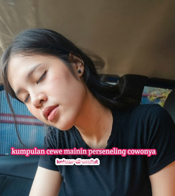 Berduaan di Mobil Bareng Pacar Nungguin Makanan Jadi